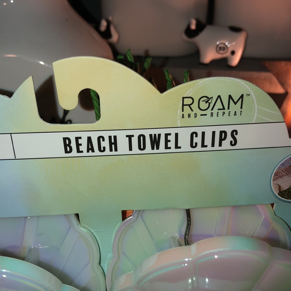 ROAM Iridescent SeaShell Beach Towel Clips Set of 4 - Picture 2 of 9